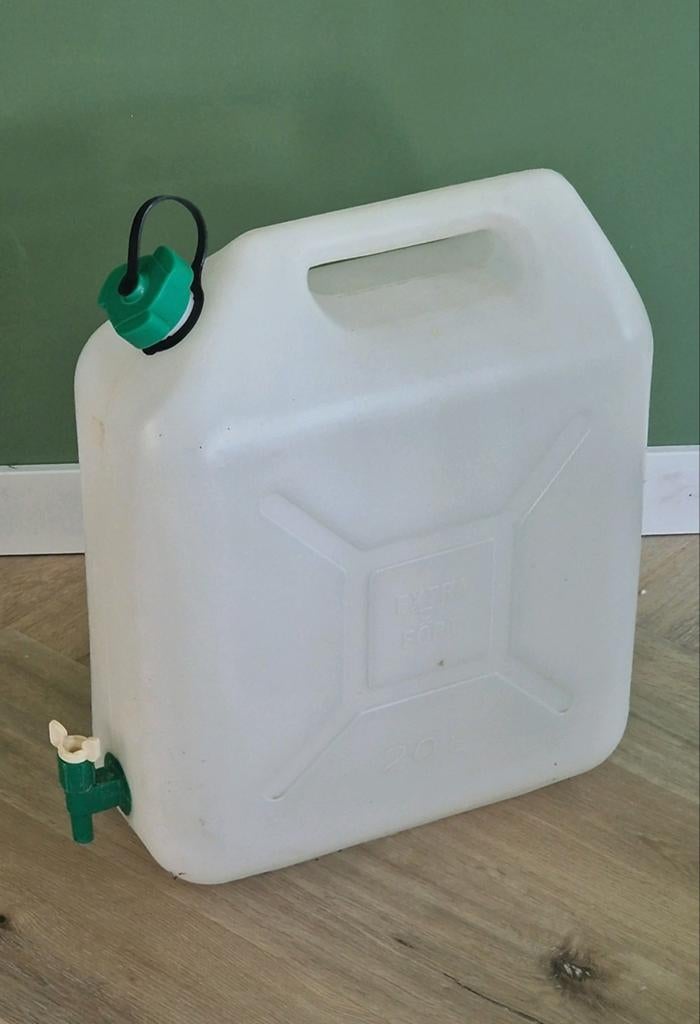 Jerrycan met waterkraantje voor camping, Ophalen