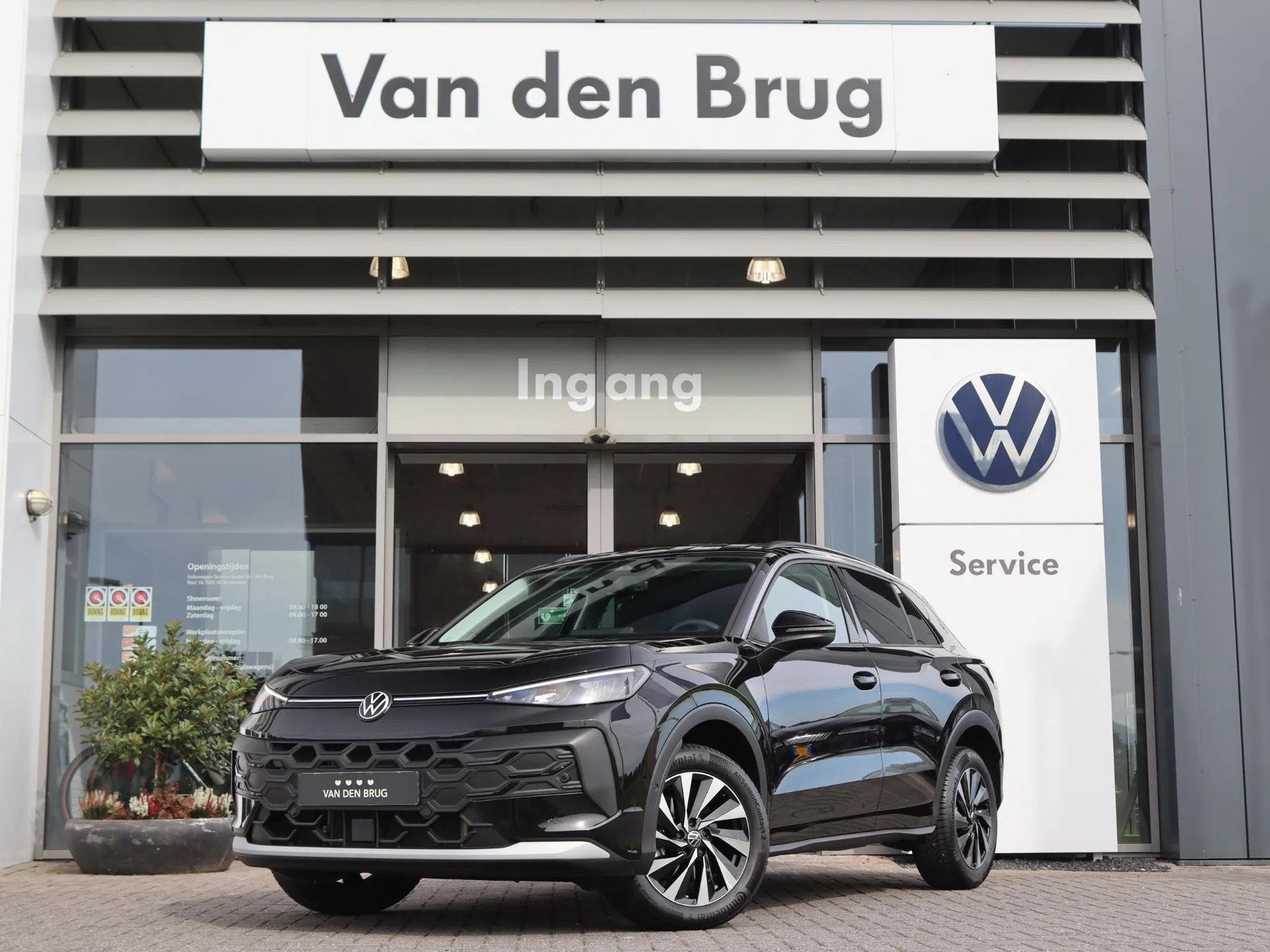 Volkswagen T-Roc 1.5 eTSI 116 pk DSG Life (bj 2026), Automaat, 116 pk, Zwart, 1365 kg