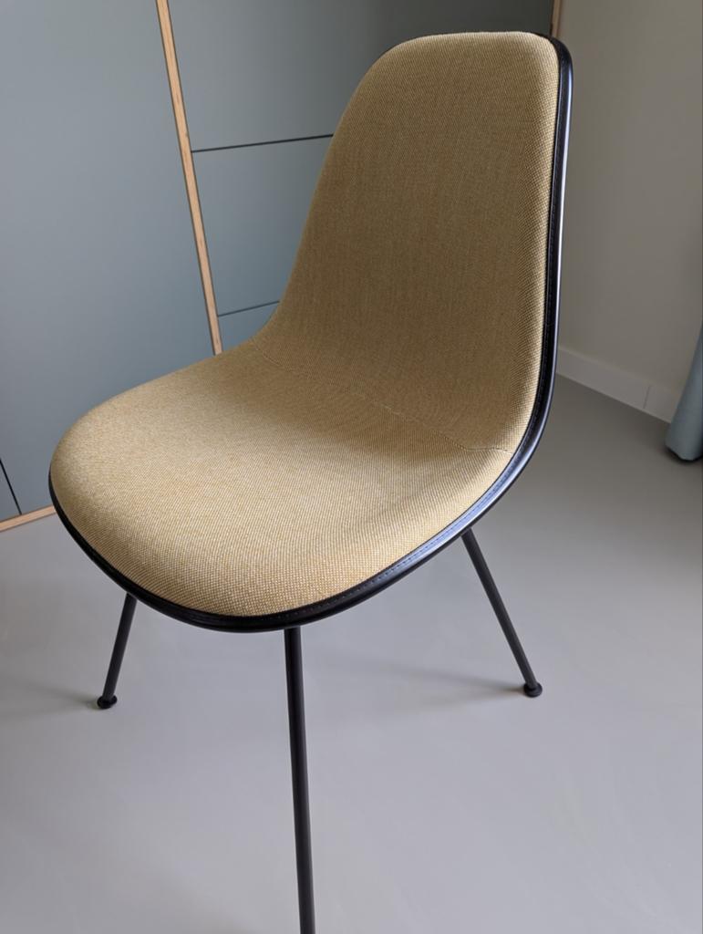 2x Vitra DSX Stoelen Hopsak Mustard/Ivory, Ophalen, Zo goed als nieuw, Zwart, Twee