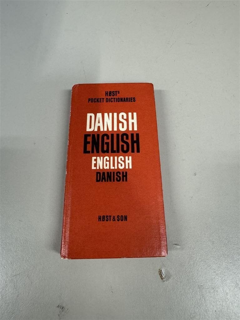 Danish English Dictionary Pocket Size Vintage Holiday Study, Boeken, Ophalen of Verzenden, Zo goed als nieuw, Van Dale, Engels