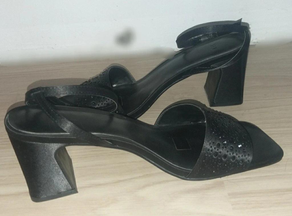 C&A glitter sandalen hakken blokhak mast 41 studs steentjes, Kleding | Dames, Schoenen, Verzenden, Zwart, Sandalen of Muiltjes