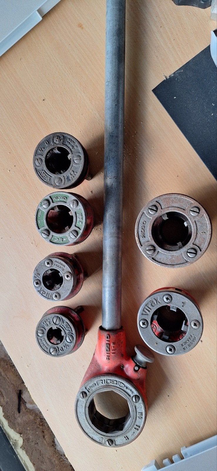 Ridgid pijpsnijder met diverse snijkoppen, Ophalen of Verzenden, Gebruikt, Snijgereedschap, Ridgid