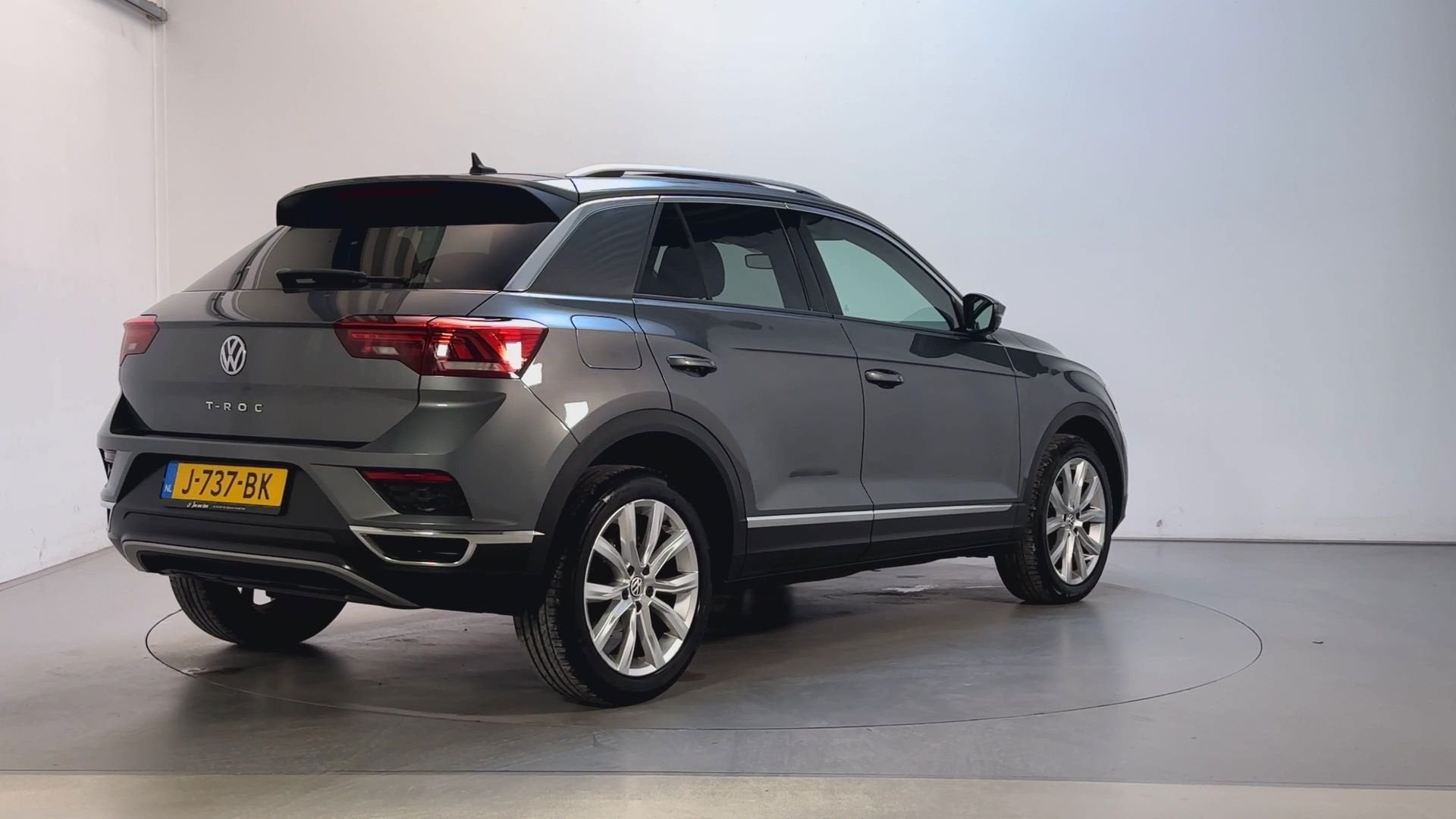 Volkswagen T-Roc 1.5 TSI 150pk DSG Sport LED Panoramadak Cam, Stof, 4 cilinders, Origineel Nederlands, Bedrijf