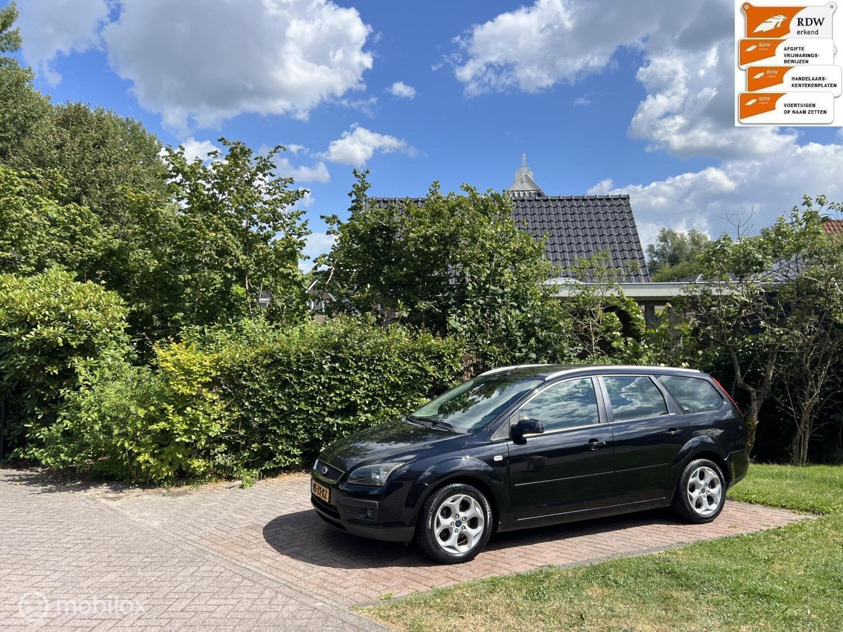 Sportieve Ford Focus Wagon 1.8-16V Futura bj 2007 nwe apk!, 125 pk, Gebruikt, 4 cilinders, Zwart
