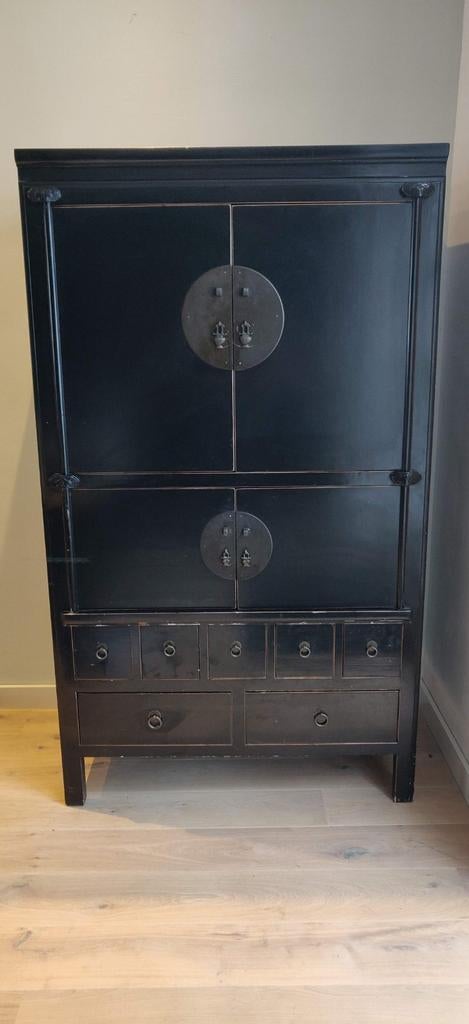 Zwarte Oosterse kast + veel opbergruimte, Antiek en Kunst, Antiek | Meubels | Kasten, Ophalen of Verzenden