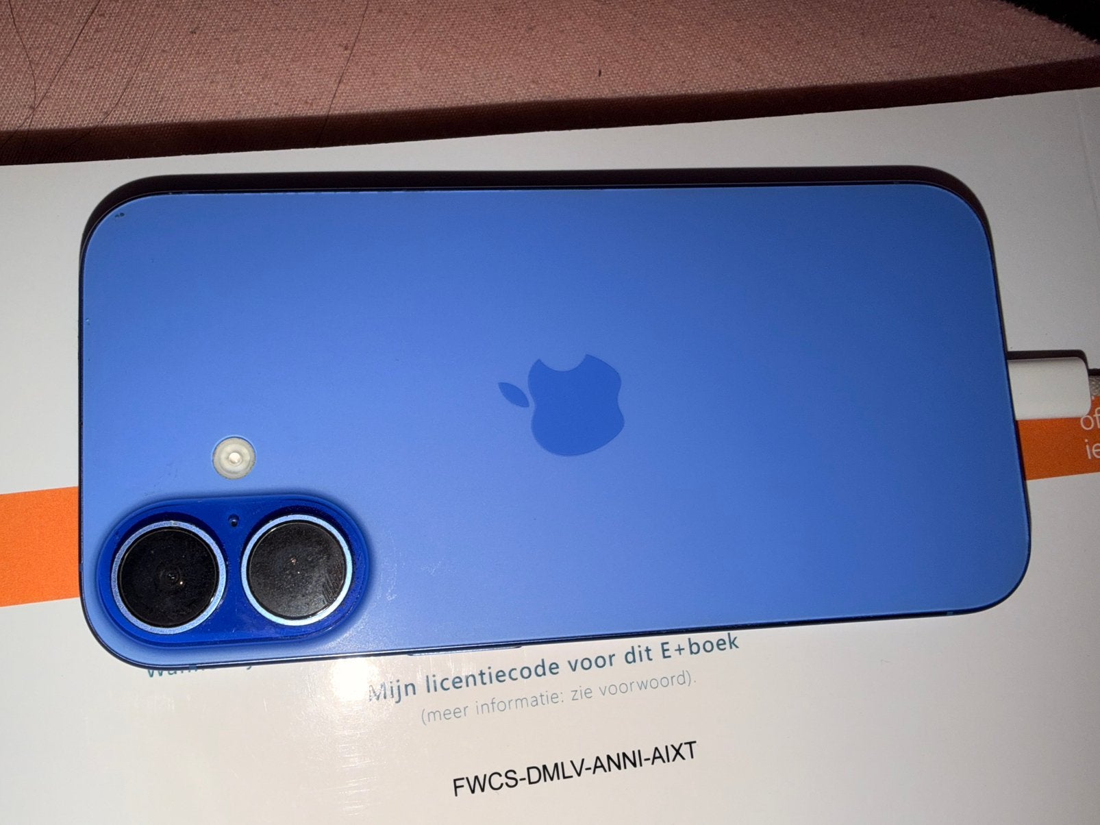 Iphone 16 blauw