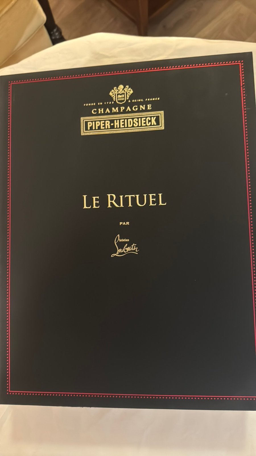 LE RITUEL VAN LOUBOUTIN EN PIPER HEIDSIECK, Verzamelen, Wijnen, Ophalen, Nieuw, Frankrijk, Champagne