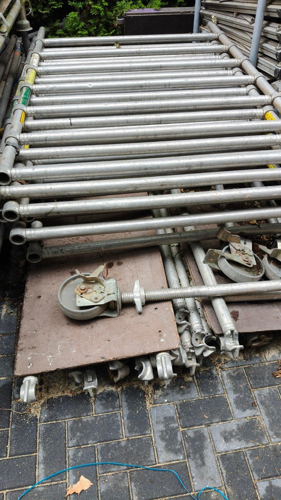 Goedkoop rolsteiger van 9.5 meter werkhoogte, Ophalen, Rolsteiger of Kamersteiger, 5 meter of hoger