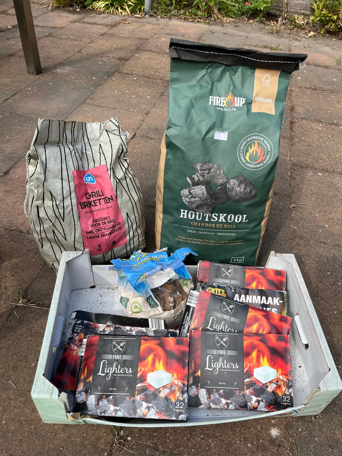 Houtskool, briketten en aanmaakblokjes voor de barbecue, Ophalen, Nieuw