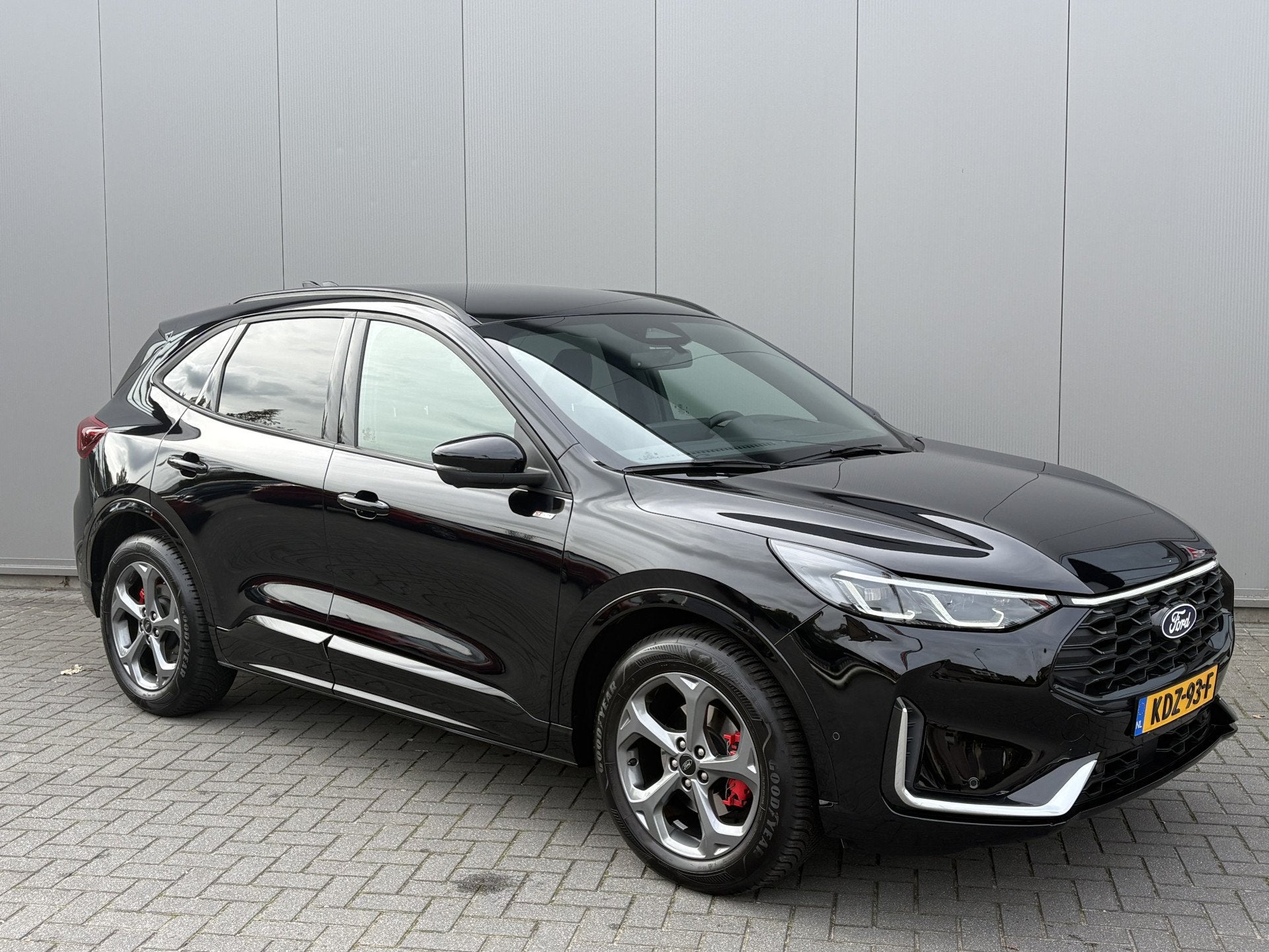 Ford Kuga 1.5 EcoB. 187PK Automaat ST-Line X Trekhaak-1800KG, Euro 6, Zwart, Bedrijf, 3 cilinders