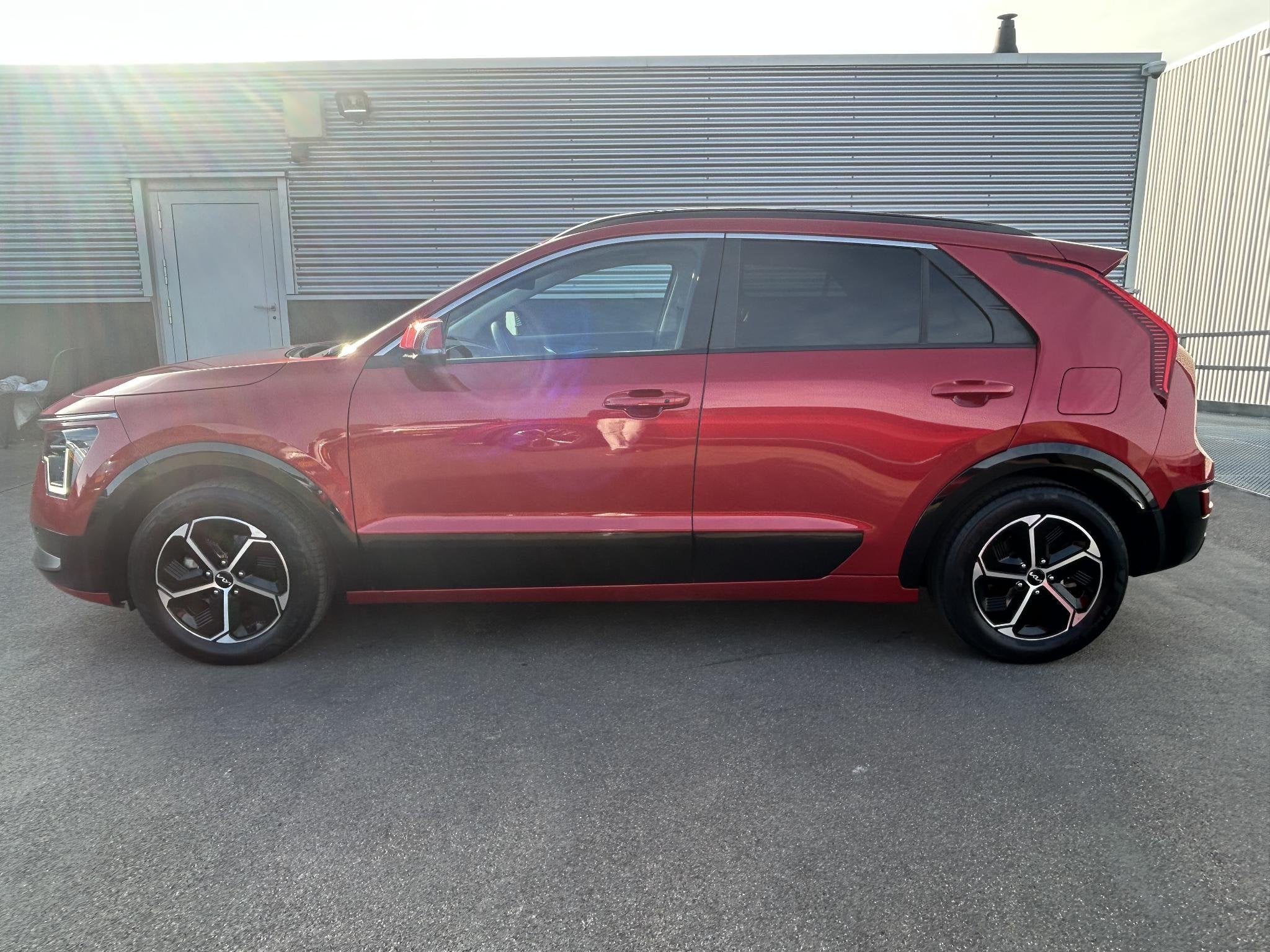 Foto 2 van Kia Niro 1.6 GDi Hybrid DynamicPlusLine Schuif/kanteldak, 1e