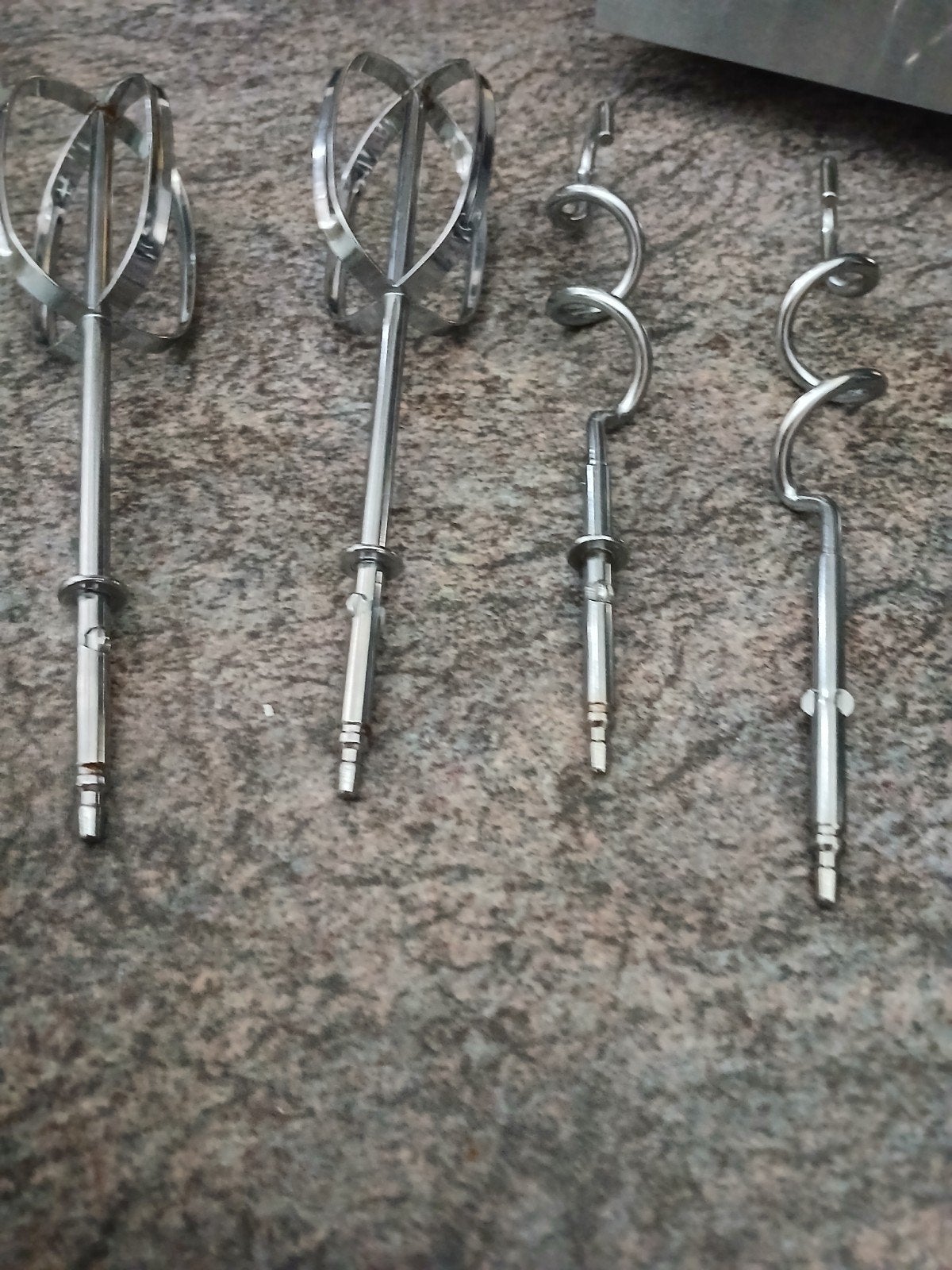 Tomado Handmixer met 6 snelheden en diverse kloppers, Ophalen, Gebruikt, 3 snelheden of meer