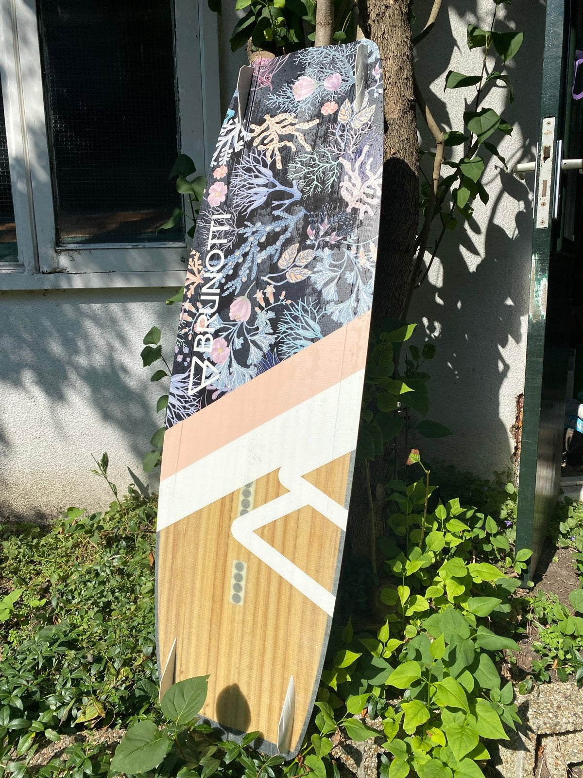 Brunotti Riptide Blossom Kiteboard 133x39cm, Watersport en Boten, Kitesurfen, Twintip, Overige typen, Ophalen of Verzenden, Zo goed als nieuw