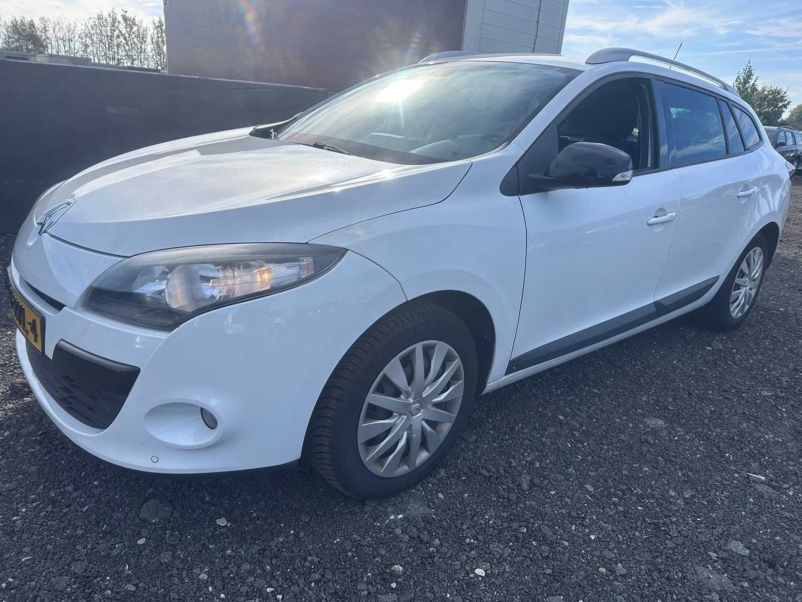 2011 - Renault - Mégane Estate - 1.4 TCe Parisienne - 49-RV, Voorwielaandrijving, Euro 5, Gebruikt, 4 cilinders
