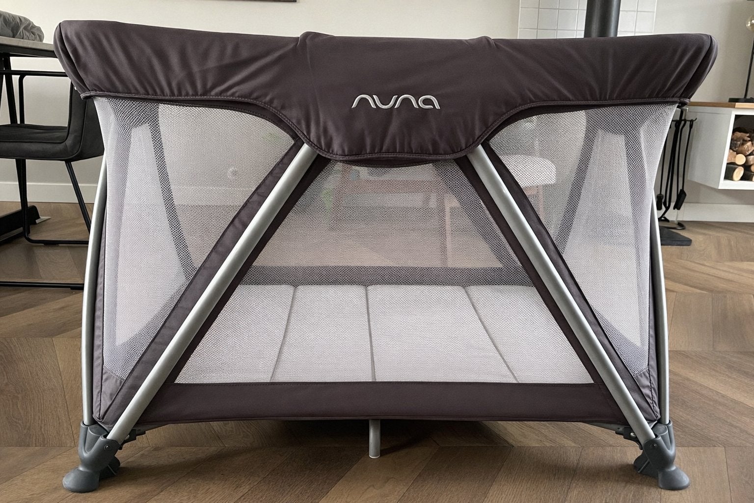 Nuna Sena reisbed - Compact en comfortabel met matras, Ophalen, Zo goed als nieuw, Reisbedje
