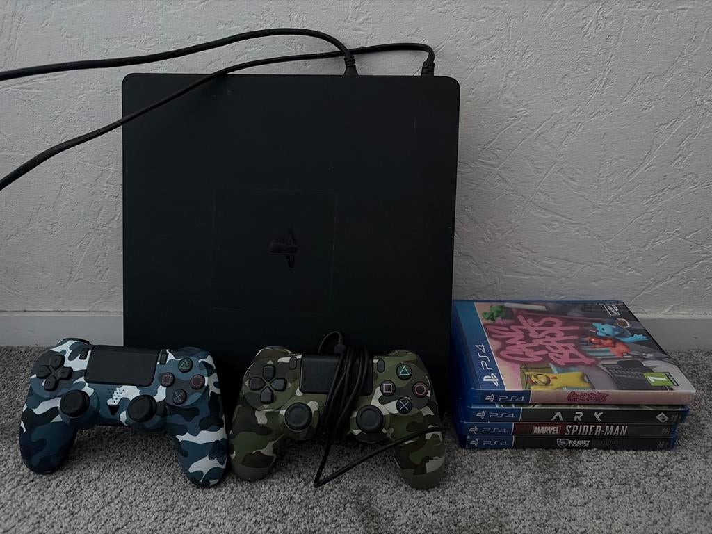 Playstation 4 met 2 camo controllers en 4 disc games, Ophalen, Met 2 controllers, Slim, 500 GB