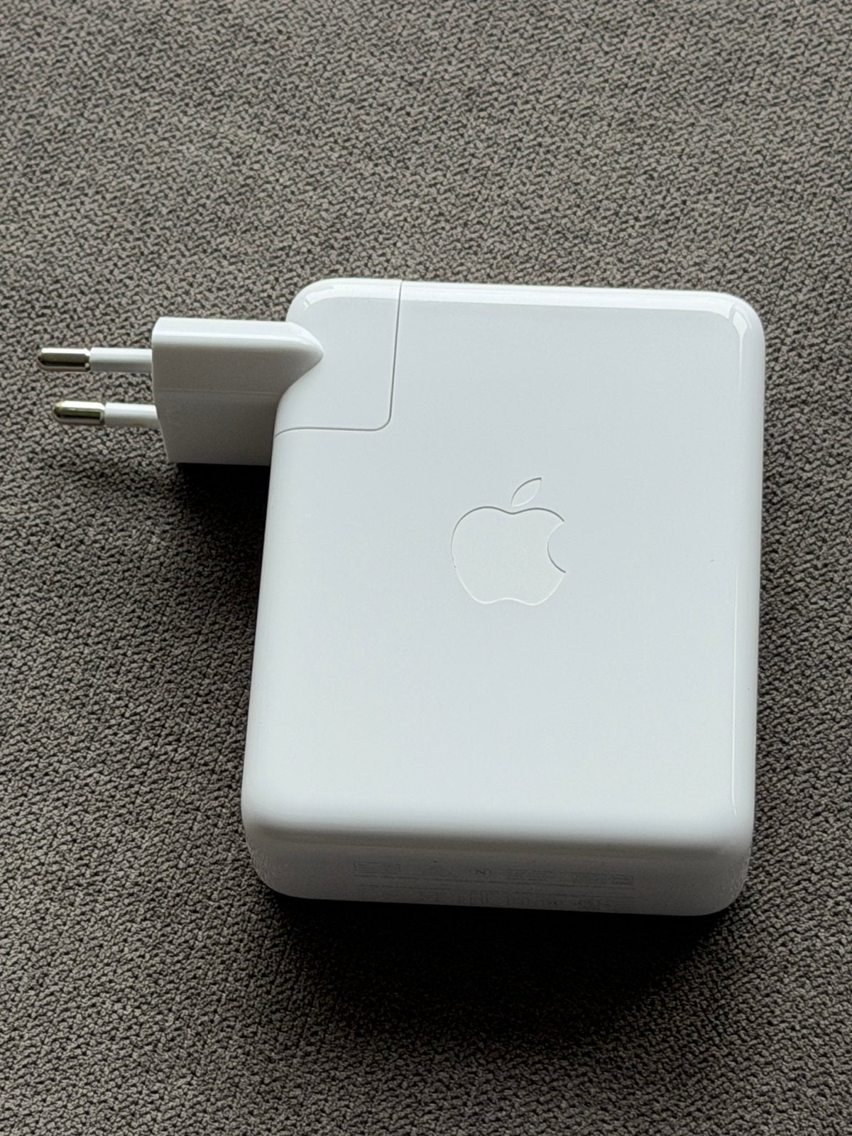 Apple 140W USB-C Power Adapter, Computers en Software, Ophalen, Zo goed als nieuw