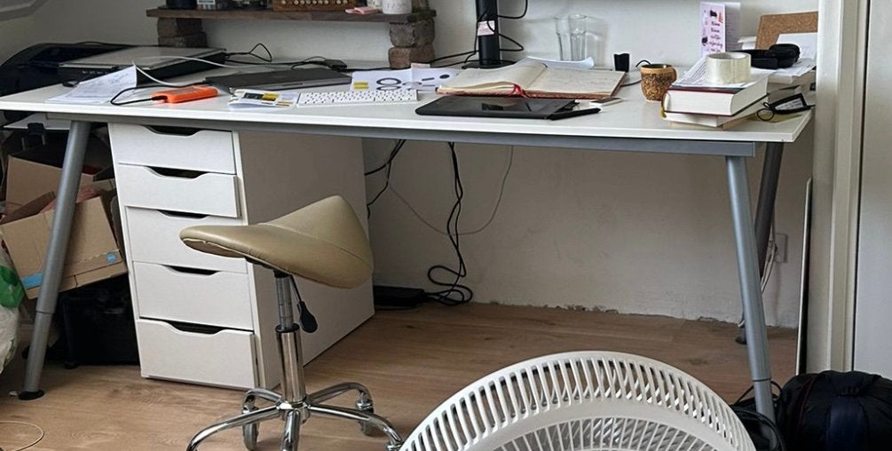 Bureau met verstelbaar frame en kabelgoot, Overige typen, Gebruikt, Spaanplaat of MDF, In hoogte verstelbaar