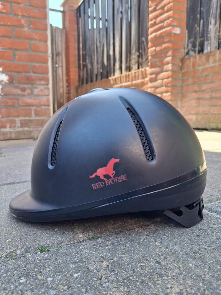 Paardrijhelm, Ophalen, Zo goed als nieuw