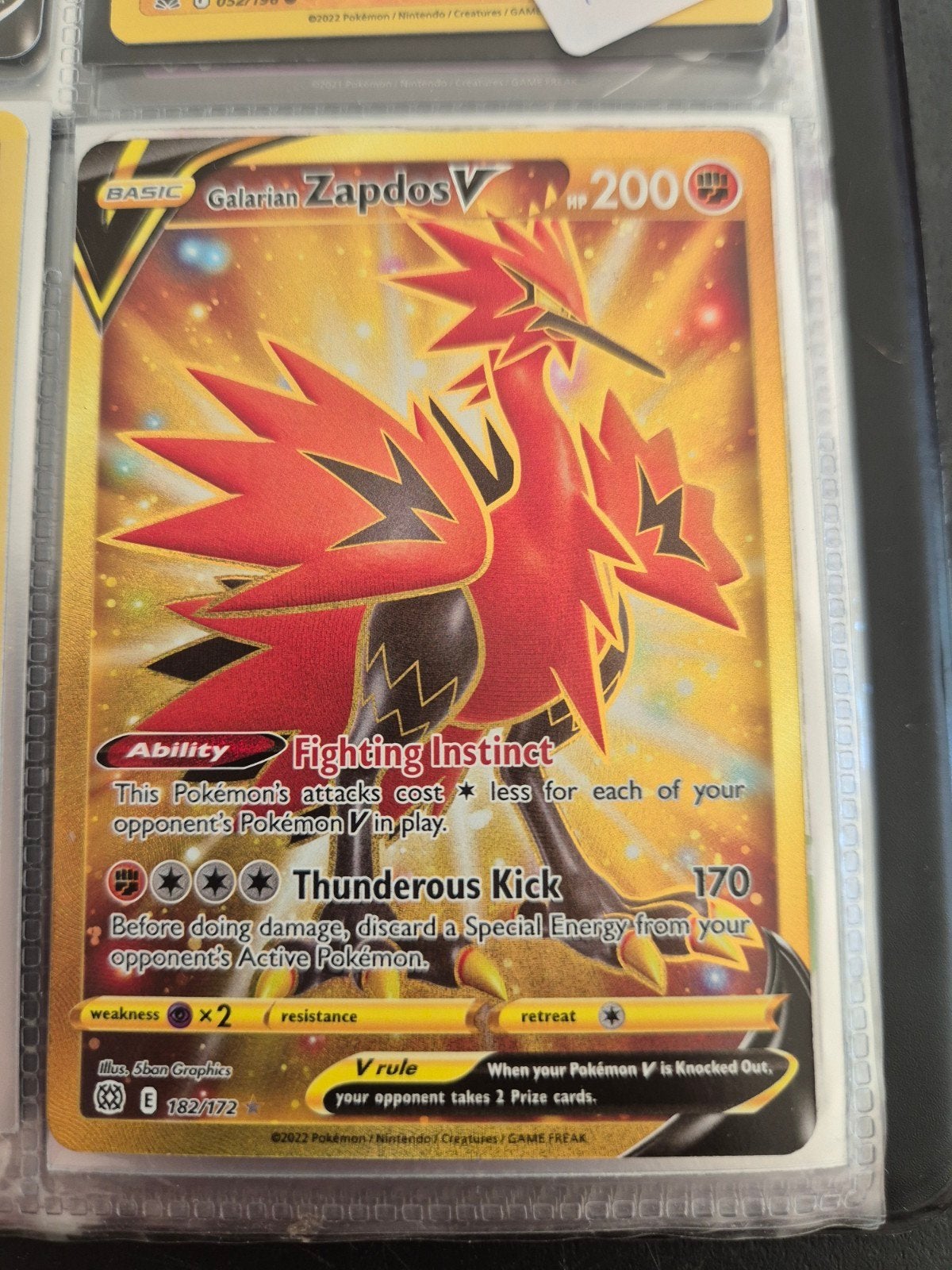 Galarian Zapdos V (Full Art) - Pokémon Kaart, Ophalen of Verzenden, Zo goed als nieuw, Losse kaart