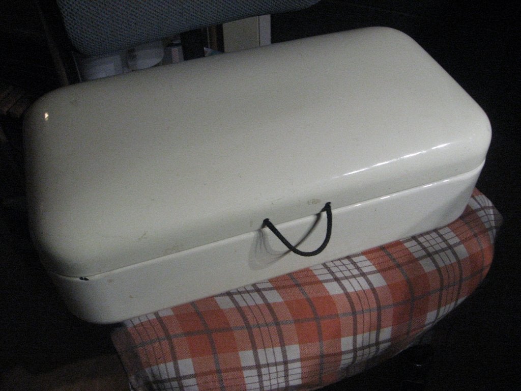 Broodtrommel wit/creme emaïlle retro vintage, Antiek en Kunst, Antiek | Emaille, Ophalen of Verzenden