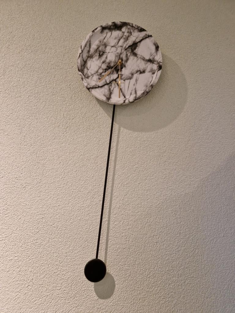 Karlsson wandklok Ø25cm marmerlook, Huis en Inrichting, Woonaccessoires | Klokken, Ophalen, Nieuw, Wandklok