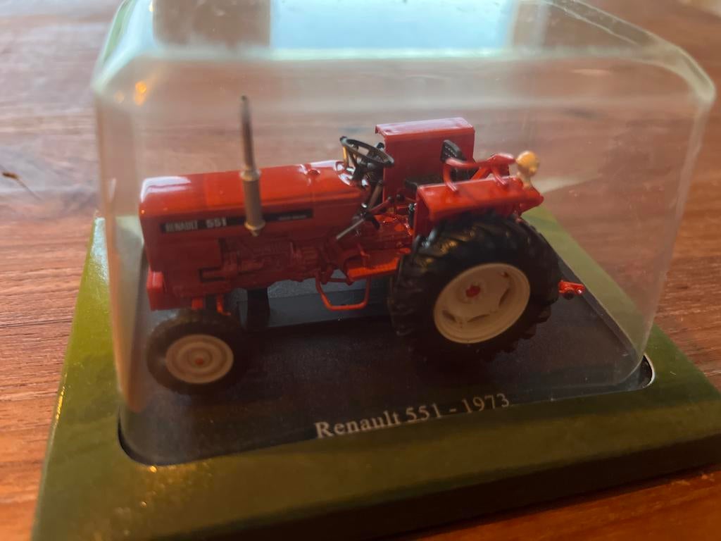 Model tractor Renault 551 - 1973, Ophalen of Verzenden, Zo goed als nieuw, Overige typen, Overige merken