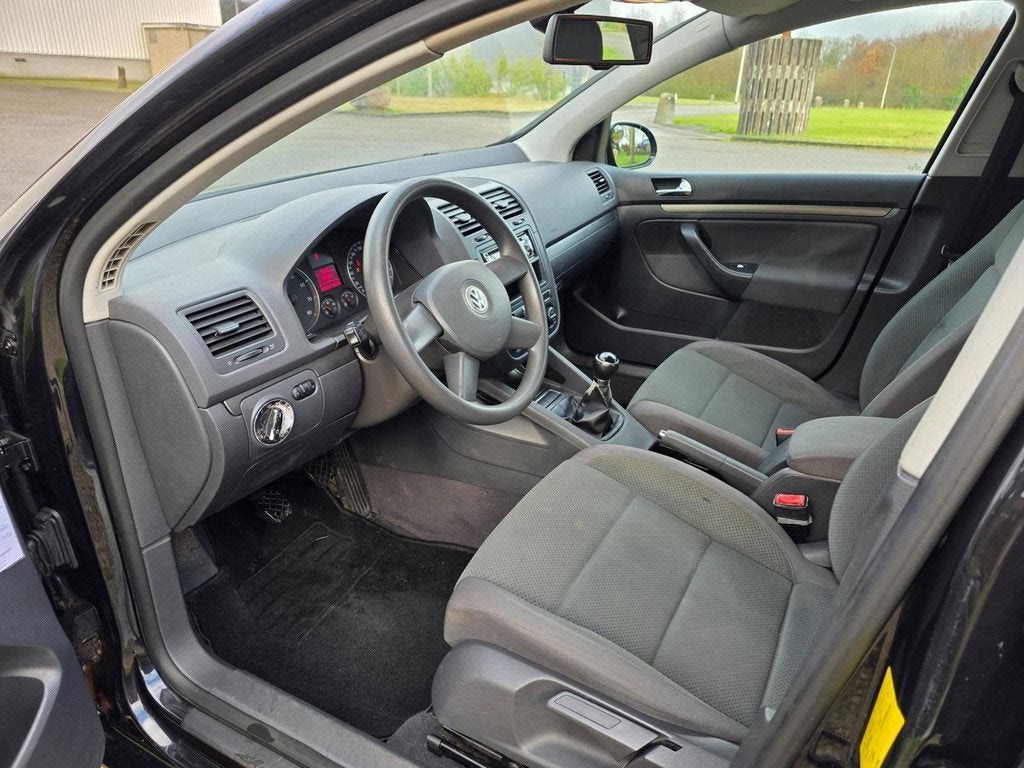 Volkswagen Golf 1.6 FSI Comfortline 5-deurs *apk:05-2026*, Auto's, Volkswagen, Voorwielaandrijving, Gebruikt, 4 cilinders, Zwart