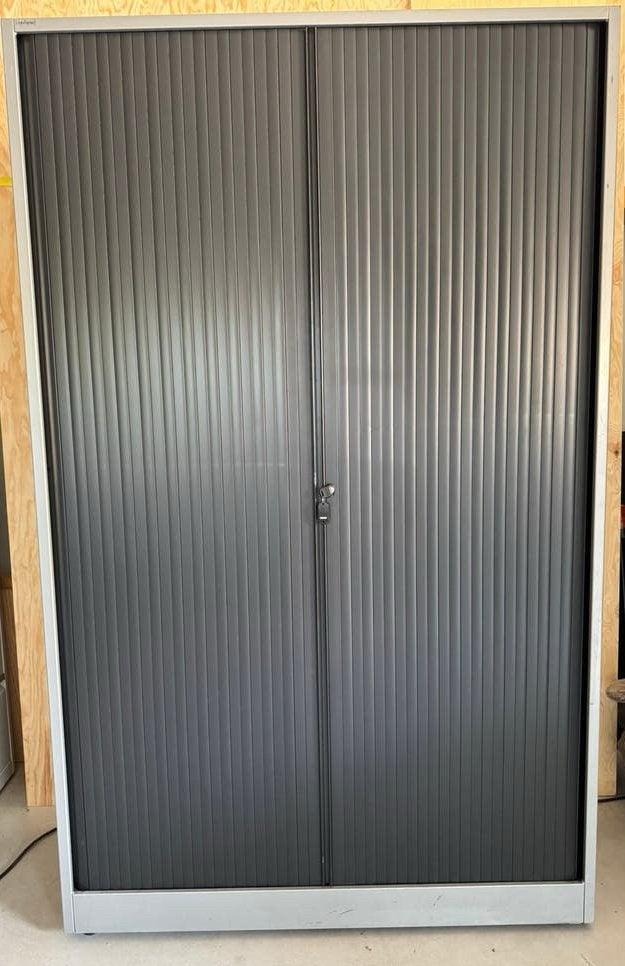 Ahrend roldeurkast, stalen kast, Huis en Inrichting, Kasten | Roldeurkasten en Archiefkasten, Ophalen, Zo goed als nieuw, 25 tot 50 cm