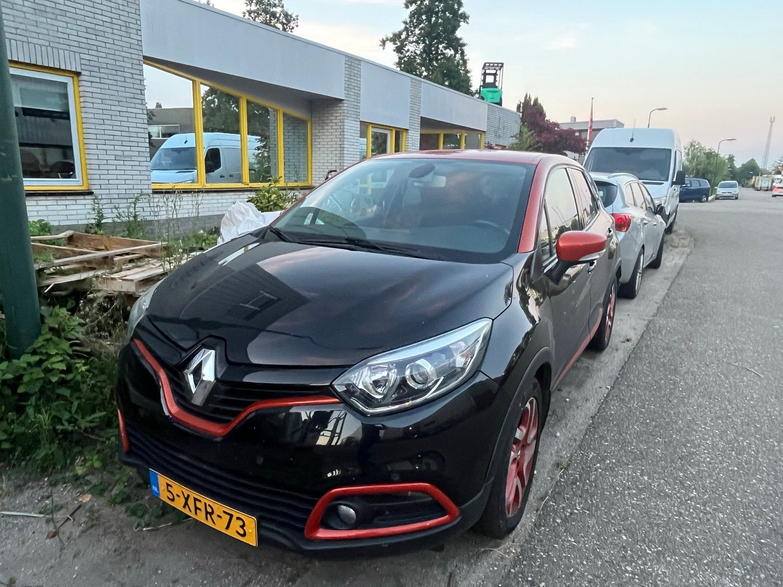 Renault Captur 0.9 TCE 90 2014 Zwart (loopt onregelmatig), Auto's, Voorwielaandrijving, 898 cc, Origineel Nederlands, 1200 kg