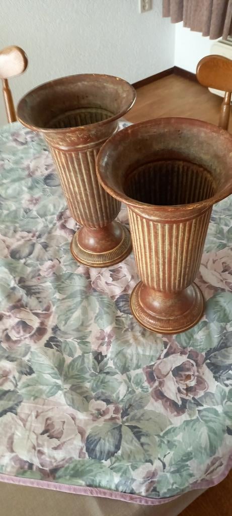 Set van 2 vintage metalen vazen, Antiek en Kunst, Ophalen of Verzenden