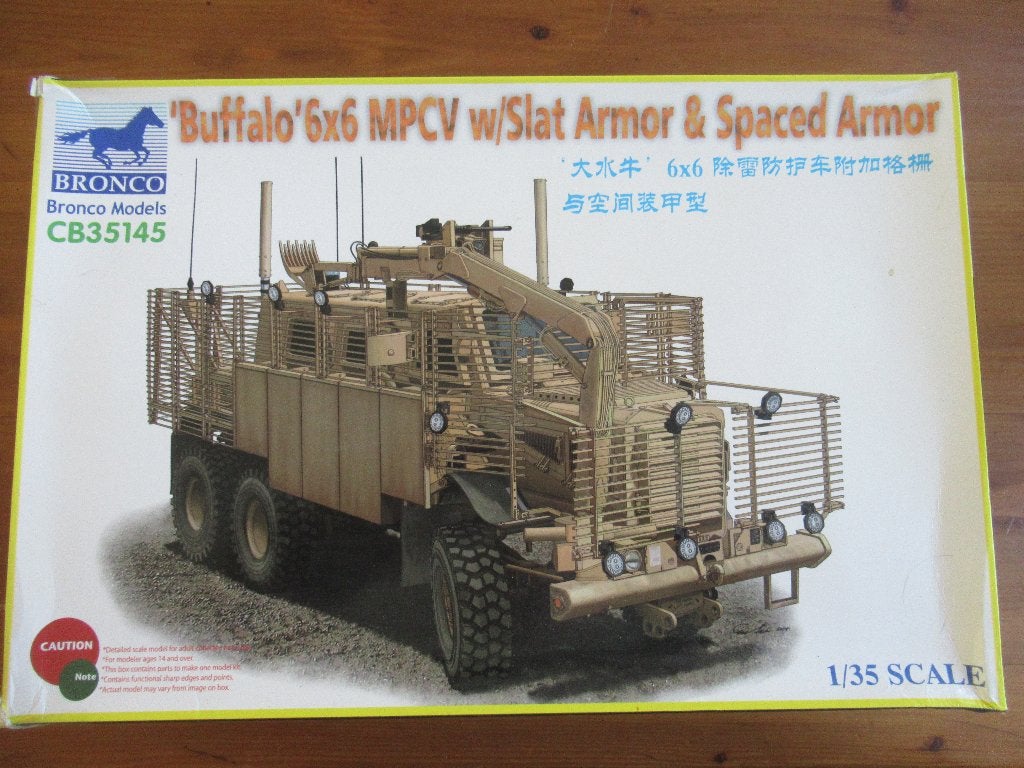 Buffalo 6x6 MPCV w/Slat & Spaced Armor (Bronco 1/35), Hobby en Vrije tijd, Modelbouw | Auto's en Voertuigen, Overige merken, 1:32 tot 1:50