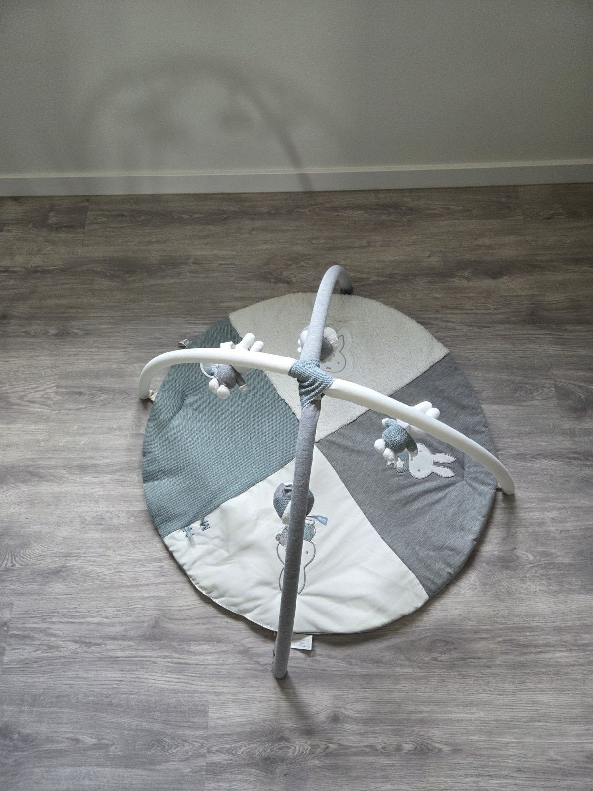 Nijntje - baby speelkleed met boog - green knit, Ophalen