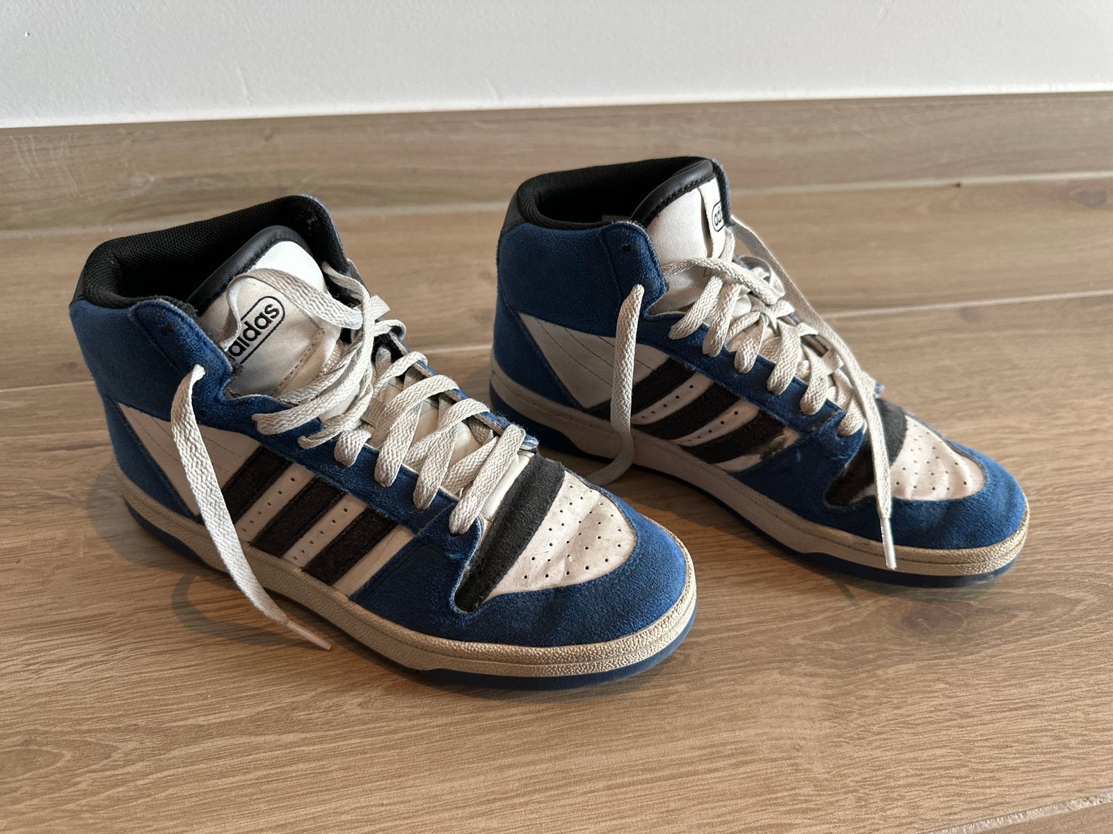 Adidas sneakers maat 37 1/3 - Blauw/Wit, Kleding | Heren, Schoenen, Ophalen, Blauw, Sneakers of Gympen, Gedragen