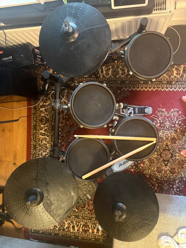 Alesis nitro mesh incl Tama pedal, Gibraltar stool, 6sticks, Ophalen, Gebruikt, Overige merken, Elektronisch