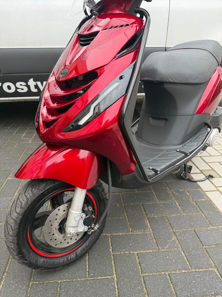 Piaggio Zip 2023 | Nieuwstaat | EERSTE eigenaar | GARANTIE, Maximaal 45 km/u, Zip, Ophalen of Verzenden, Zo goed als nieuw