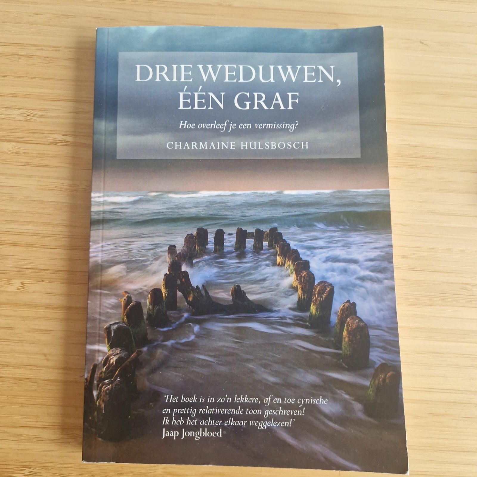 Charmaine Hulsbosch - Drie weduwen, een graf, Charmaine Hulsbosch, Ophalen of Verzenden, Zo goed als nieuw