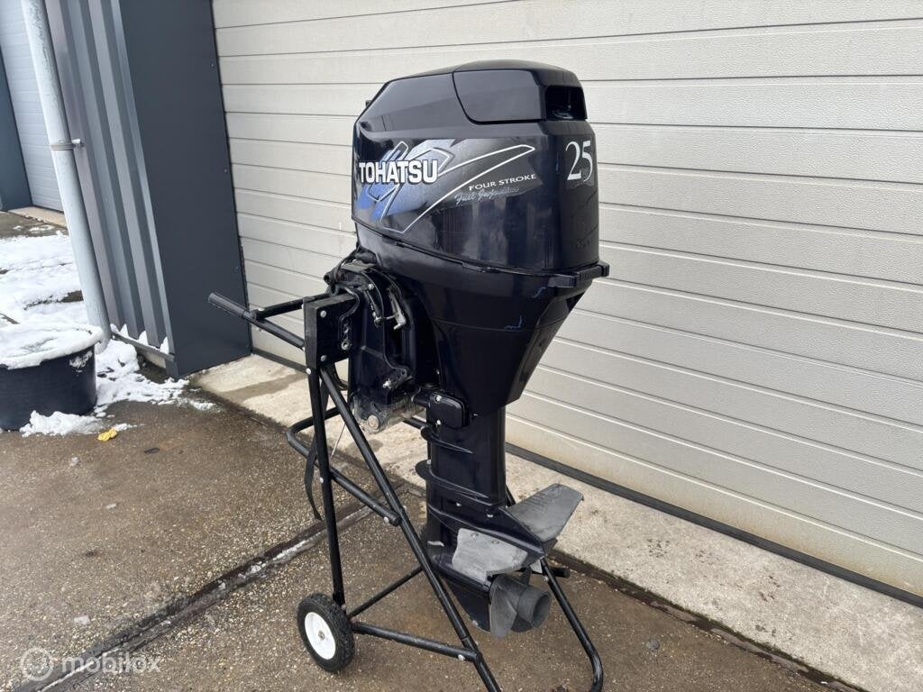 Tohatsu 25 PK buitenboord motor / trim
