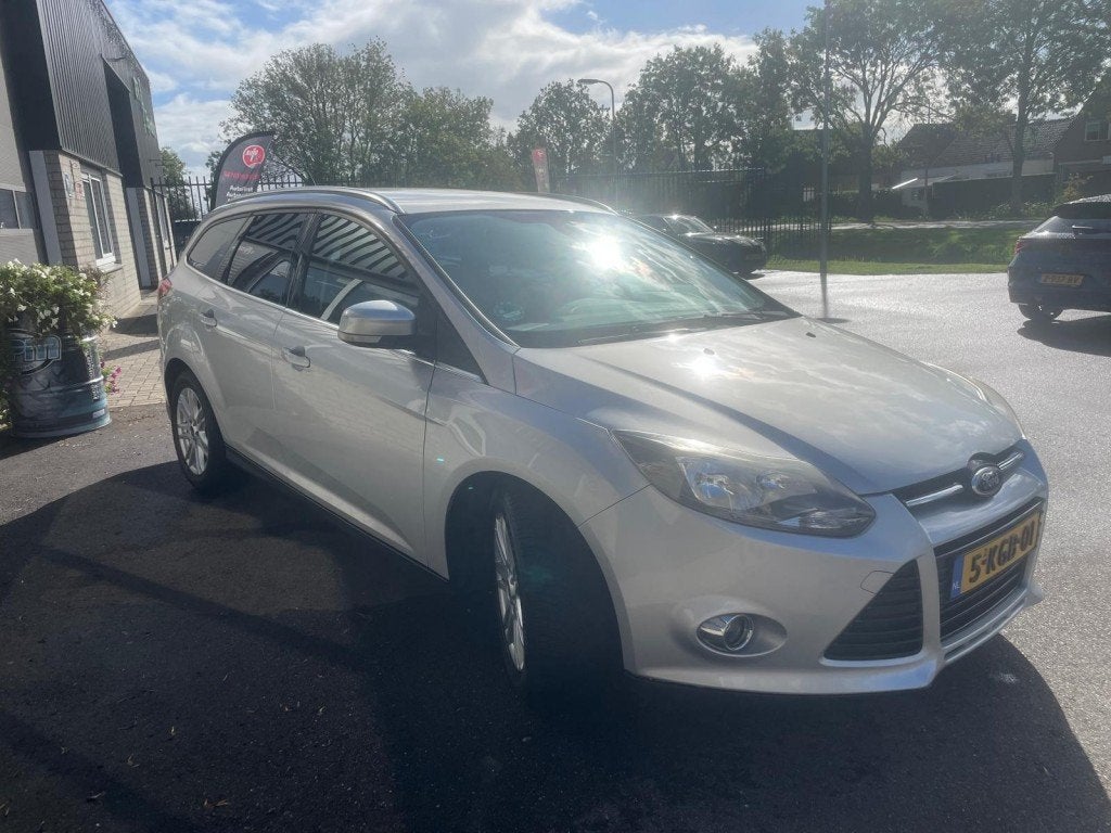 Ford FOCUS 1.0 ECOB. TITANIUM Station Navi Trekhaak Cruise A, Auto's, Focus, Euro 5, 125 pk, Gebruikt
