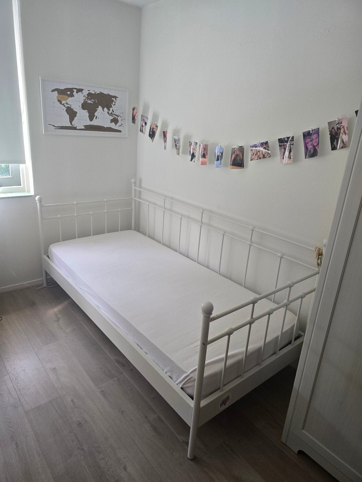 Mooi wit kinderbed met gratis matras, Huis en Inrichting, Ophalen