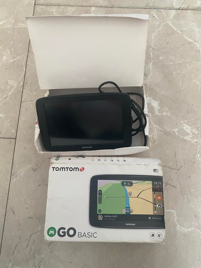 Tomtom go Basic Europa navigatiesysteem wireless verkeer/map, Ophalen of Verzenden, Zo goed als nieuw