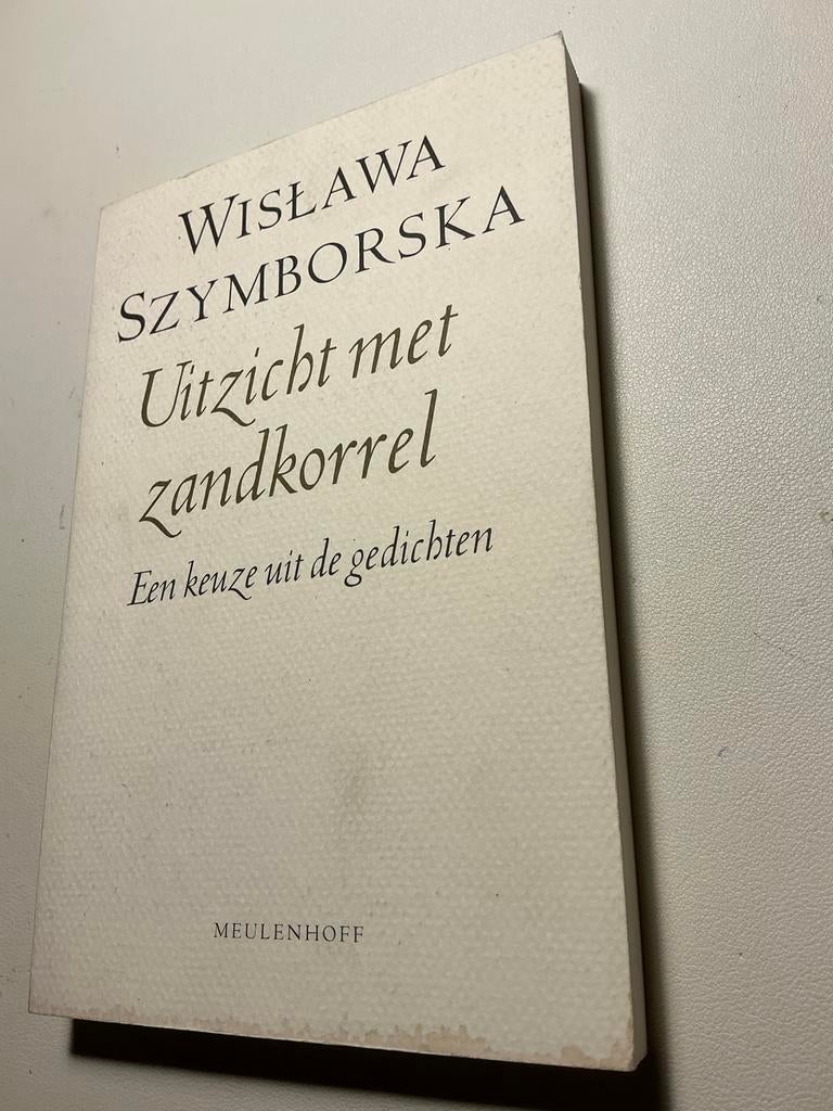 WISLAWA SZYMBORSKA UITZICHT MET ZANDKORREL, Boeken, Ophalen of Verzenden, Gelezen