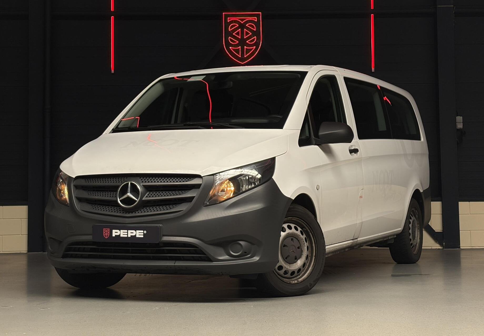 Mercedes Vito Tourer 114 BlueTEC Pro XL |9-PERS.|CRUISE|AIRC, Auto's, Automaat, Gebruikt, 2000 kg, Wit
