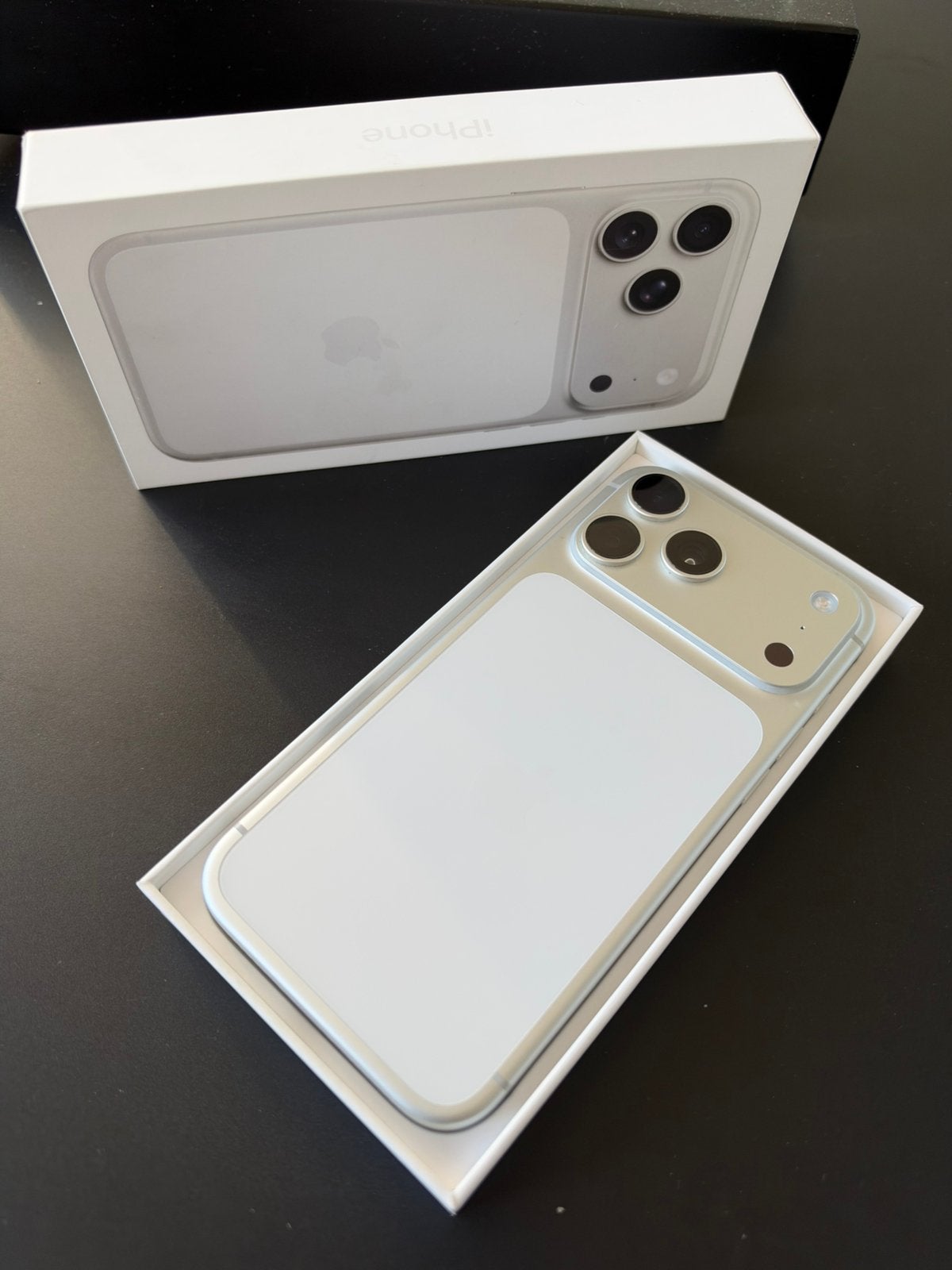 iPhone 17 Pro Max 256GB Zilver - 100% Batterij - ZGAN, Telecommunicatie, Zo goed als nieuw, Zonder simlock, Zilver, IPhone 17 Pro Max