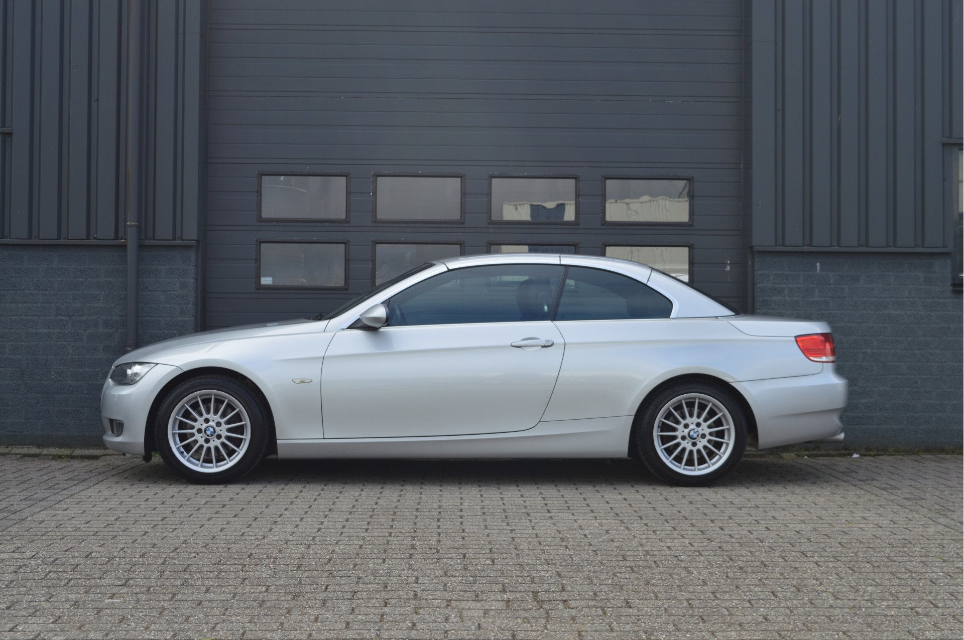 BMW 3 Serie Cabrio 320i Executive | LEDER | HIFI | CRUISE |, Auto's, BMW, Automaat, Achterwielaandrijving, Zwart, 4 cilinders