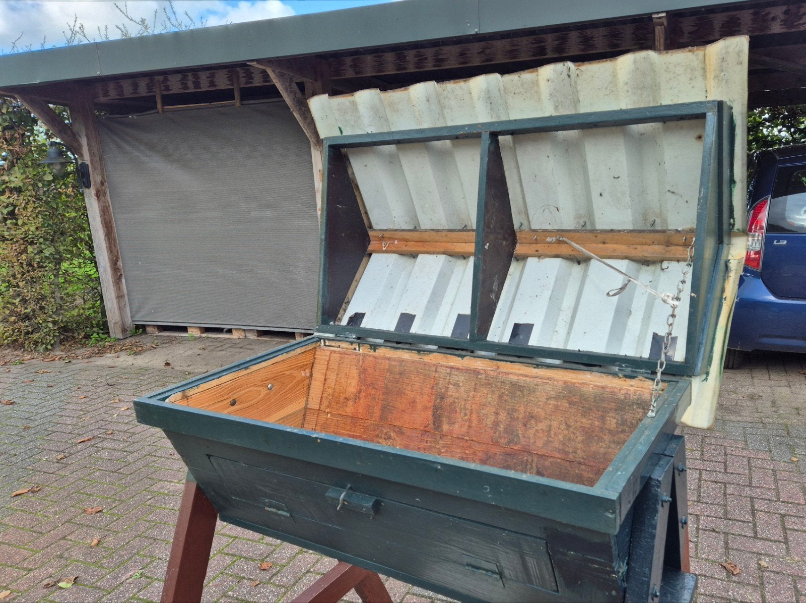 top bar hive 2 stuks te koop, Bijen