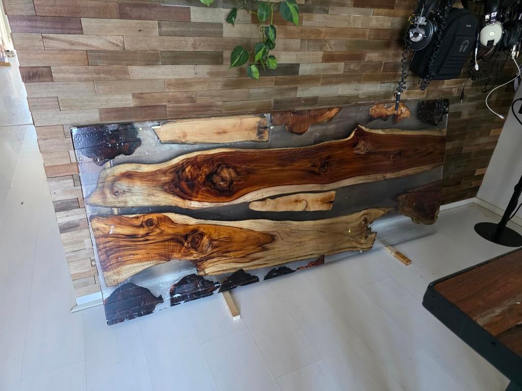 Unieke Epoxy Walnoot Appel Hout Tafel - F.C. Woodcraft, Modern, Industrieel, Rustiek, 50 tot 100 cm, Vijf personen of meer, Rechthoekig