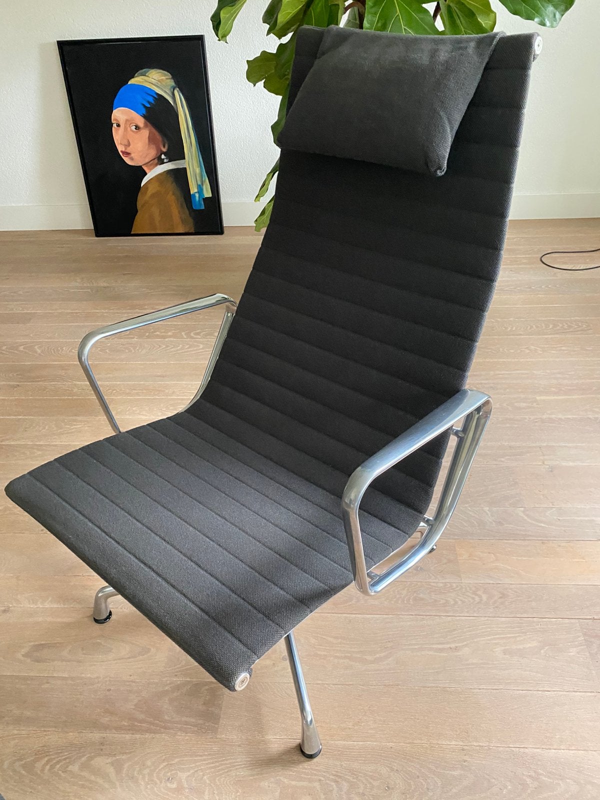 Vitra AE 124 Lounge Chair+ AE 125 Voetbank, Huis en Inrichting, Ophalen, Overige materialen, Design, 75 tot 100 cm