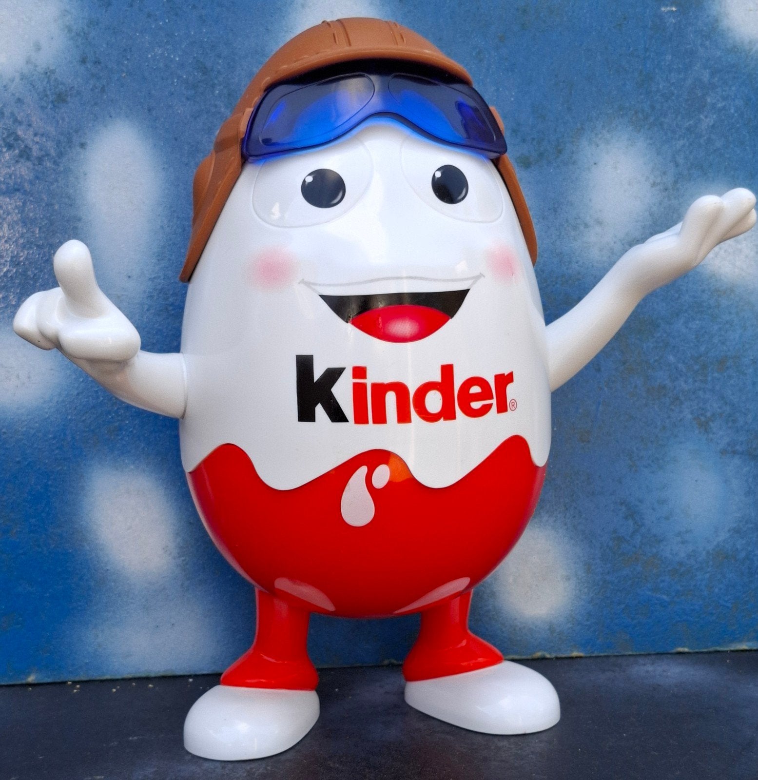 KINDER-VERRASSING, Ei. Figurine.  Kunststof.  24 cm., Verzamelen, Ophalen of Verzenden, Zo goed als nieuw, Overige typen