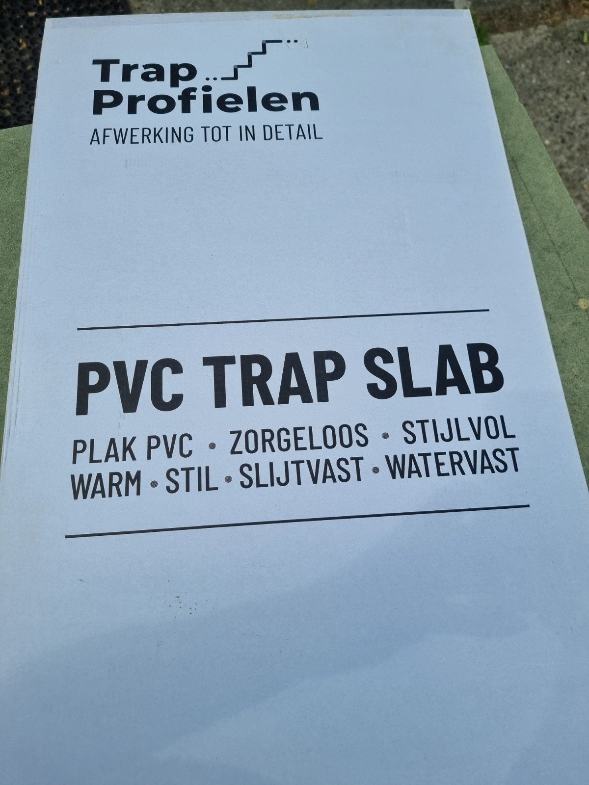 Donker PVC voor vloer (22m²) of traprenovatie (2x 16 treden), Ophalen of Verzenden